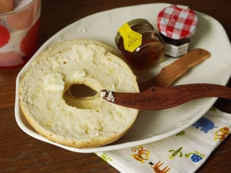 日本厂商藤芸出品 可爱动物园 天然木制奶油刀抹刀 鳄鱼   (单支) - 餐刀/叉/匙组合 - 木头 咖啡色