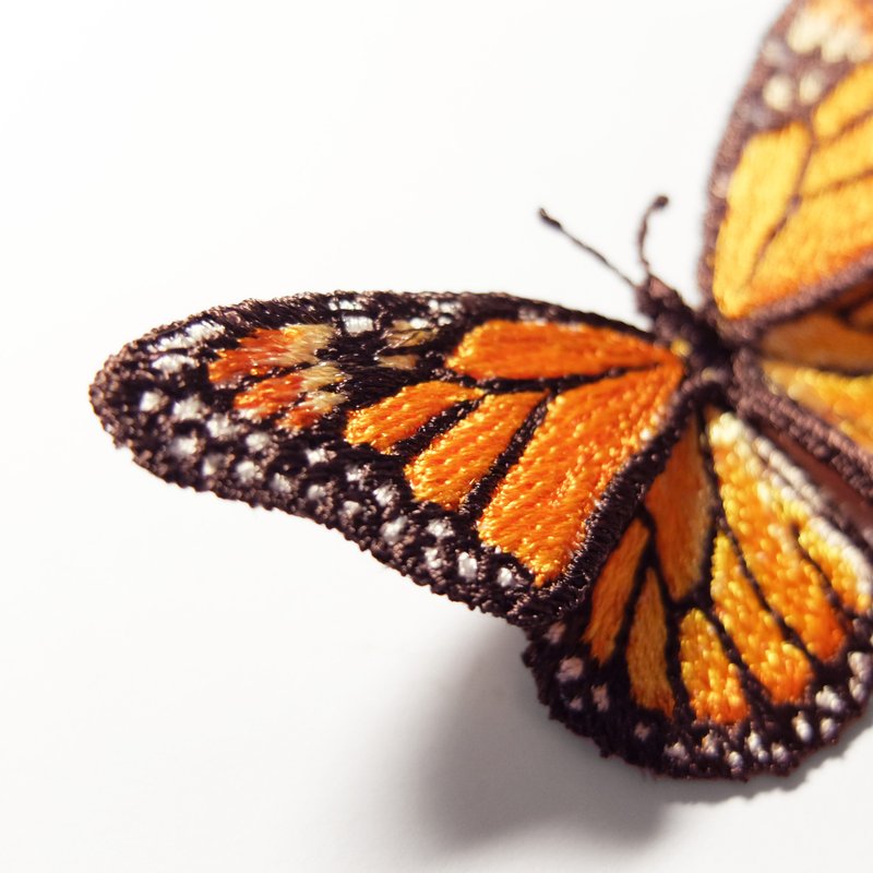 刺绣 蝴蝶 别针 大型 / 帝王蝶 Monarch Butterfly - 胸针 - 绣线 橘色