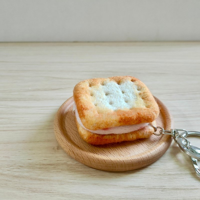 【手作羊毛毡】苏打饼干牛轧饼吊饰 - 吊饰 - 羊毛 金色