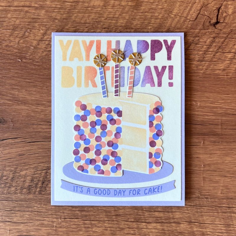 YAY! HAPPY BIRTHDAY! IT'S A GOOD DAY FOR CAKE! 彩色 渐变 生 - 卡片/明信片 - 纸 紫色