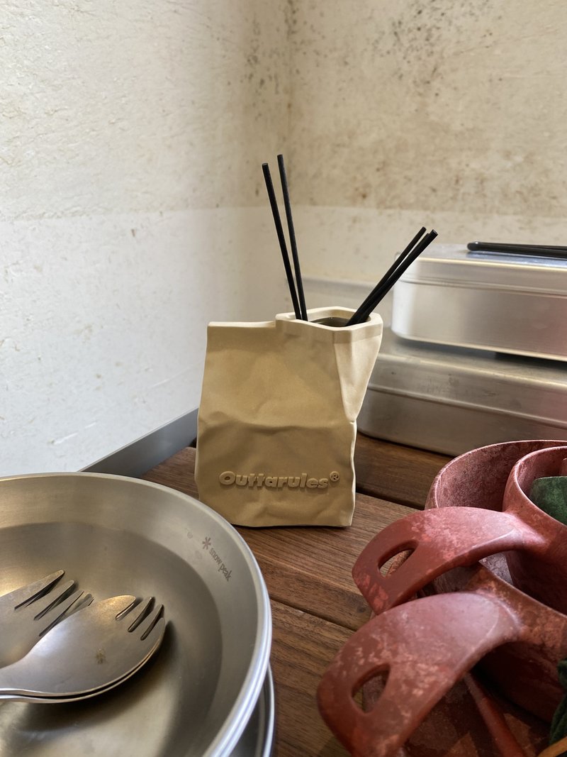 扭曲紋理系列 清水泥牛奶盒 无火擴香精油 水培花瓶 - 摆饰 - 水泥 卡其色