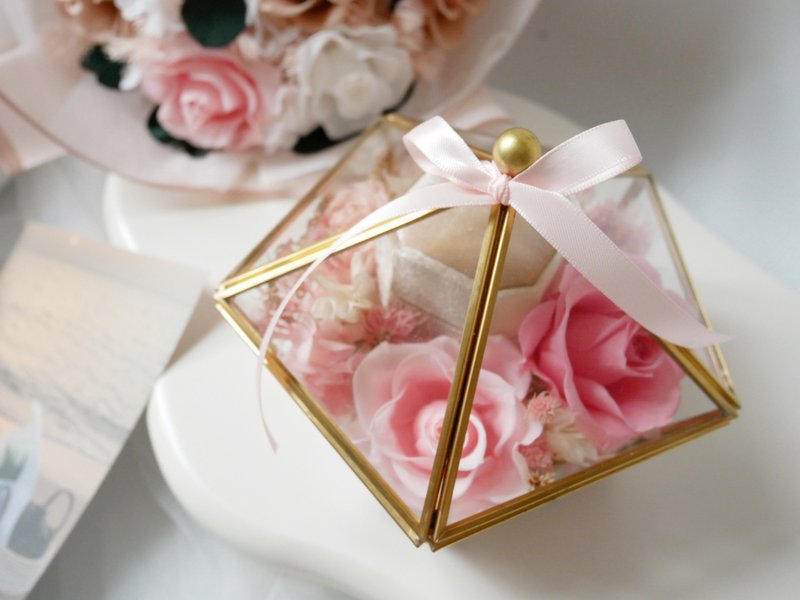 不凋花戒指盒【爱恋】情人节礼/告白/生日/永生花/结婚/对戒 - 摆饰 - 植物.花 粉红色