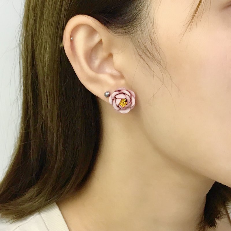 【定制化礼物】迷你皮革山茶花耳环│纯银耳鈎│耳针│镀银 - 耳环/耳夹 - 真皮 粉红色