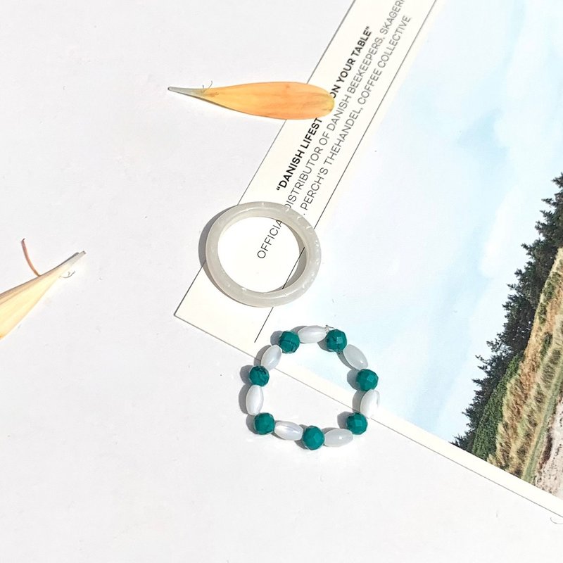 绿白圈圈串珠戒指组 Green & White Ring Set - 戒指 - 压克力 多色