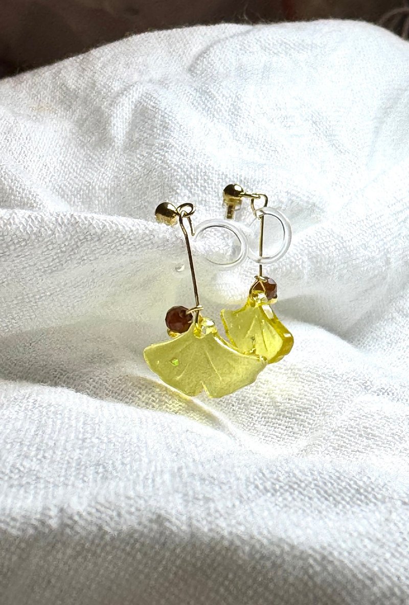 水晶系列 - 秋天之银杏叶耳环 - 耳环/耳夹 - 树脂 黄色