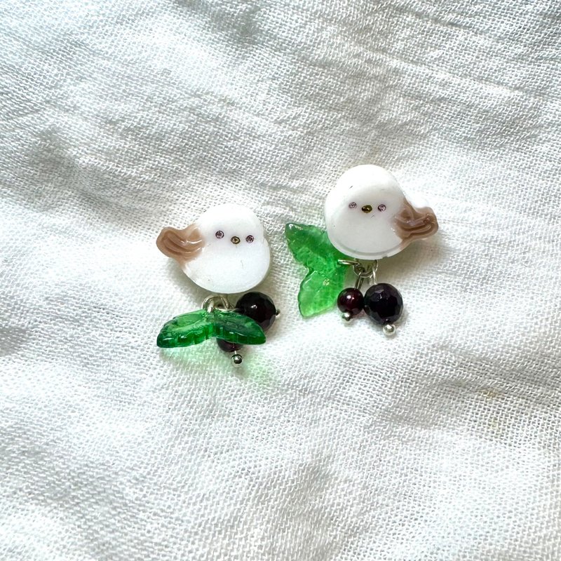 水晶系列 - 银喉长尾山雀与石榴石耳环 - 耳环/耳夹 - 水晶 多色