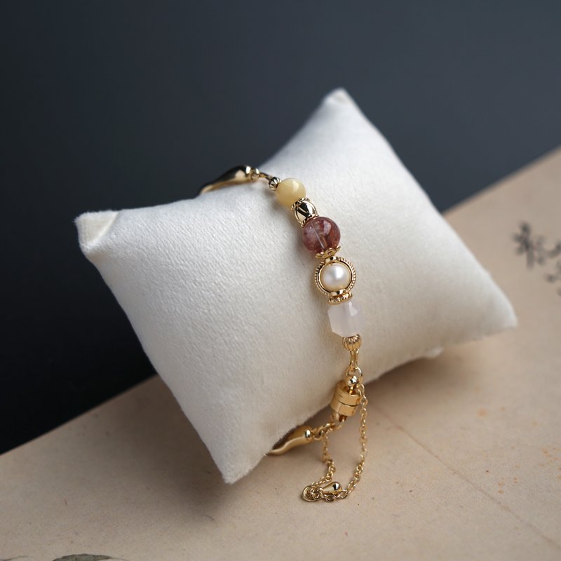 【嫣雪】天然石 手镯 手链 | 红胶花 白蝶贝 珍珠 - 手链/手环 - 铜/黄铜 多色