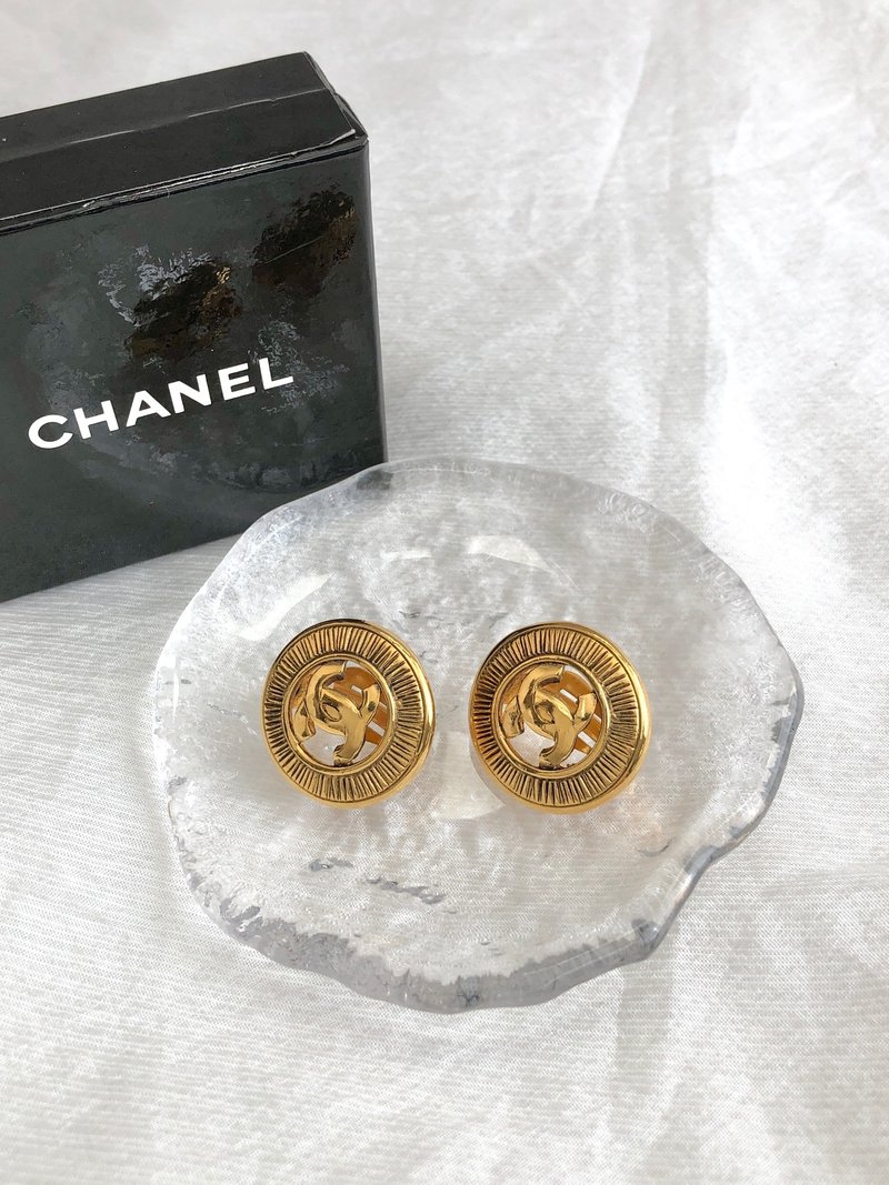 【日本直送 名牌中古包】CHANEL 香奈儿 耳环 金色 经典LOGO 圆形 vintage 古董 6diu8u - 耳环/耳夹 - 其他材质 金色