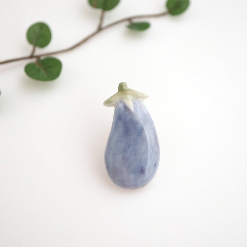 Eggplant pin brooch - 胸针 - 瓷 紫色