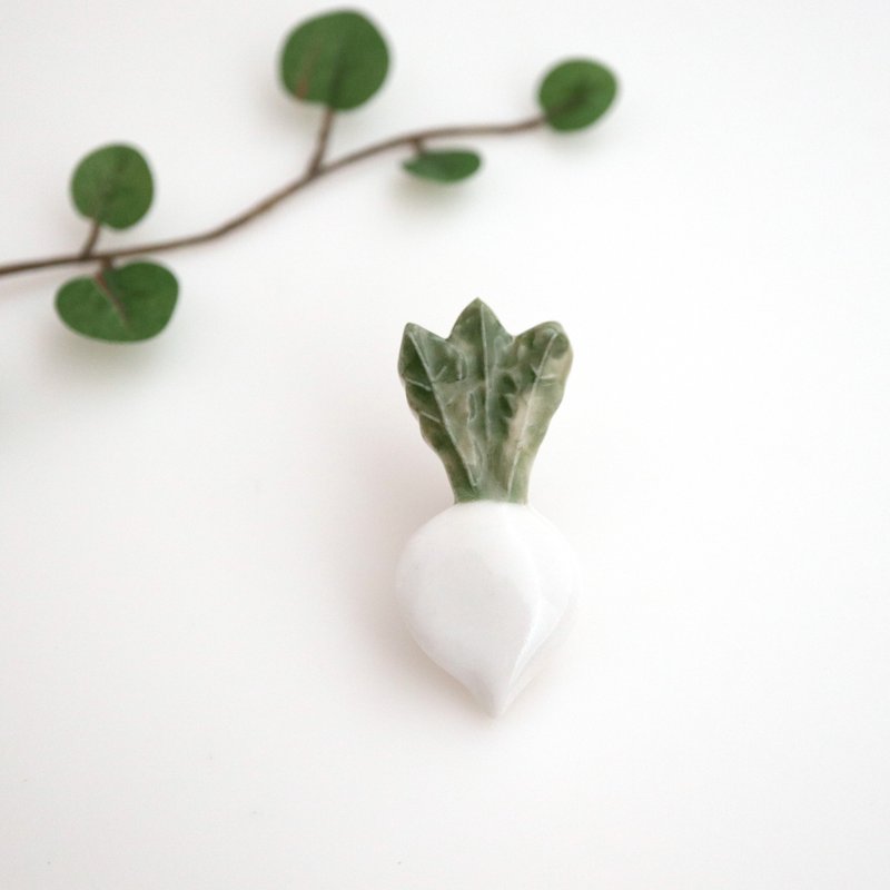 Turnip pin brooch - 胸针 - 瓷 绿色