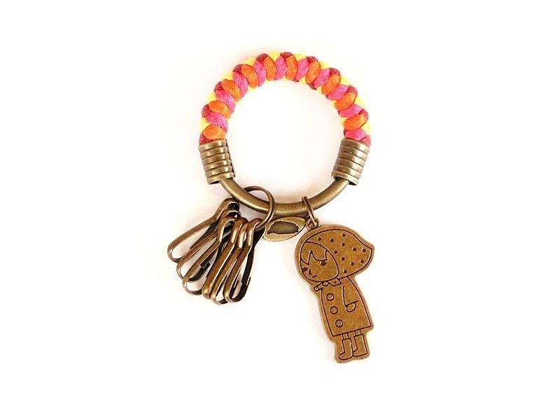 【UNA-优娜手作】钥匙圈(小)5.3CM  酒红+桃红+橘色+黄色+纯朴小女孩 手工 编织 腊绳 铁环 定制化 - 钥匙链/钥匙包 - 其他金属 多色