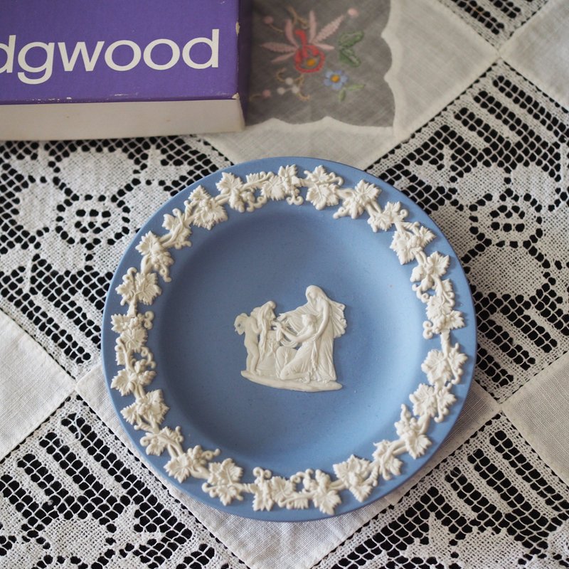 英国古董 Wedgwood 蓝色 浮雕 圆形碟 / 附原装盒 - 摆饰 - 陶 蓝色