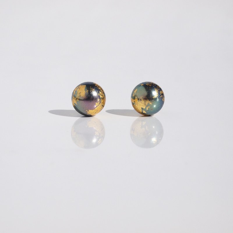 日本制 地球耳针【8mm】金箔与孔雀贝珍珠耳针 耳夹 中性设计 - 耳环/耳夹 - 珍珠 绿色