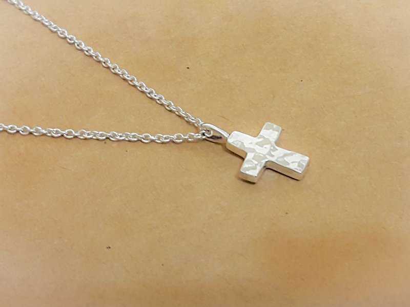 十字架 纯银项链-手工敲锻质感(两戴式-正反不同质感) / 锁骨链 / 手链 / 礼物 / 情人节 / 纪念日 - 锁骨链 - 其他金属 白色
