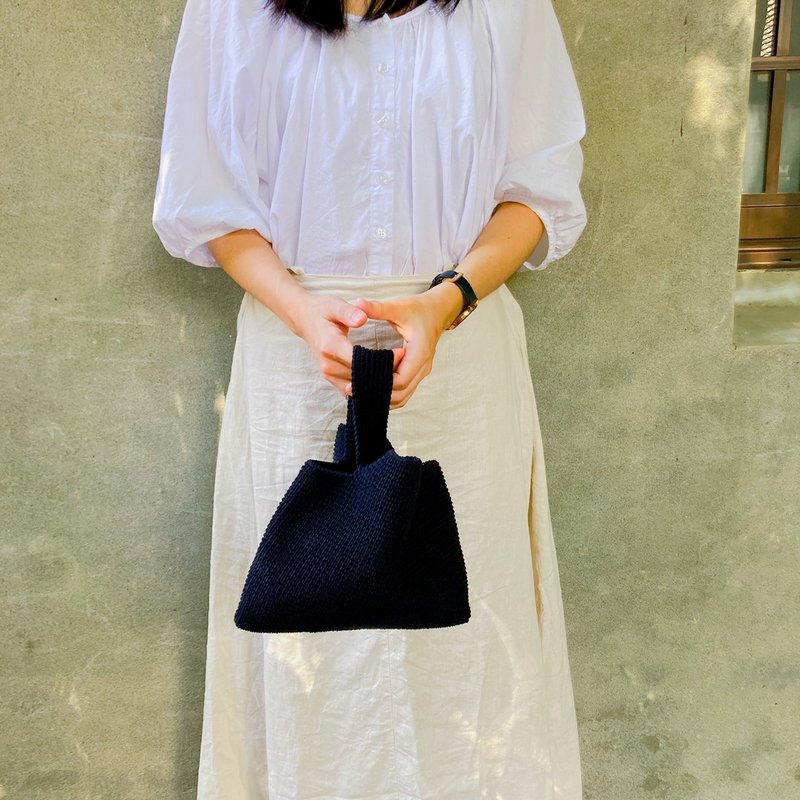 入入包  Zuzu 黑棉手织提袋 chokdee - 手提包/手提袋 - 棉.麻 黑色