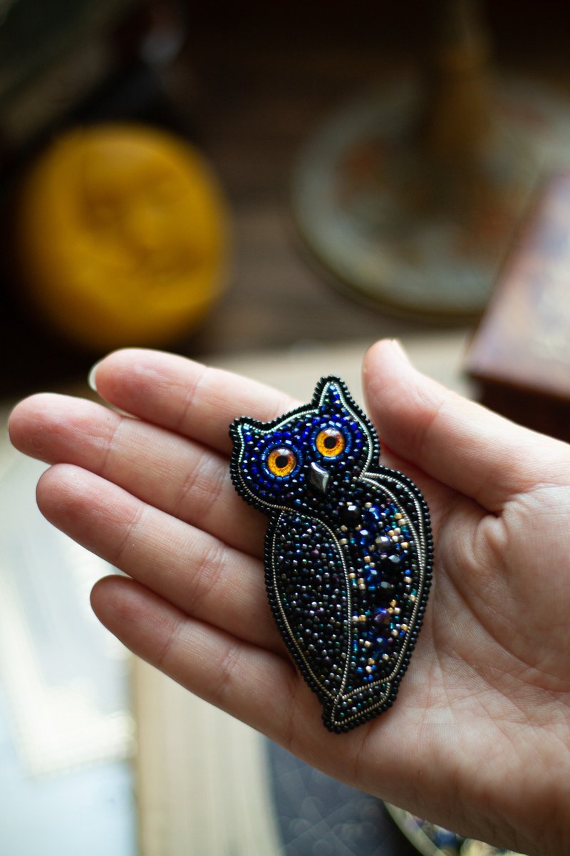 黑色夜猫头鹰刺绣胸针 宇宙鸟类胸针 利波特 手工制作 - 胸针 - 玻璃 黑色