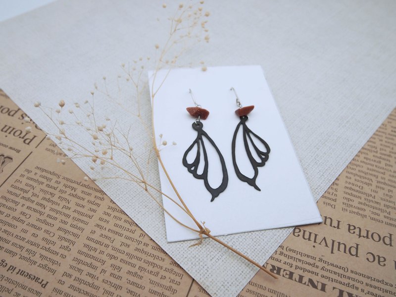 黑色翅膀耳坠 - 耳环/耳夹 - 其他金属 黑色