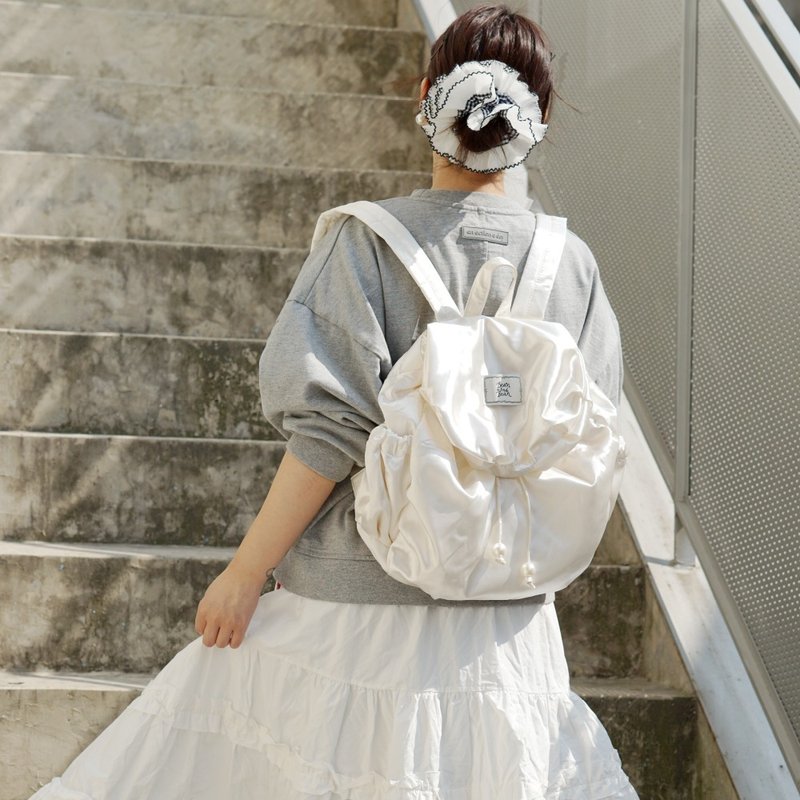 绸缎双肩包高级缎面少女感轻量书包大容量尼龙包背包 - 后背包/双肩包 - 尼龙