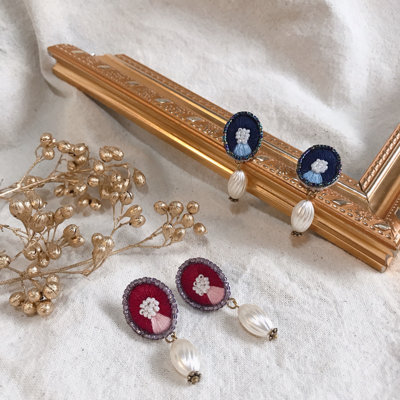 手作刺绣//魔女的珠宝盒耳环//可改夹式 - 耳环/耳夹 - 绣线 蓝色