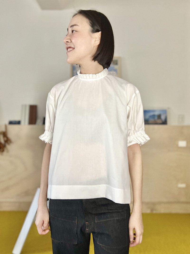 百折小立领澎袖上衣 - 女装上衣 - 棉.麻 白色