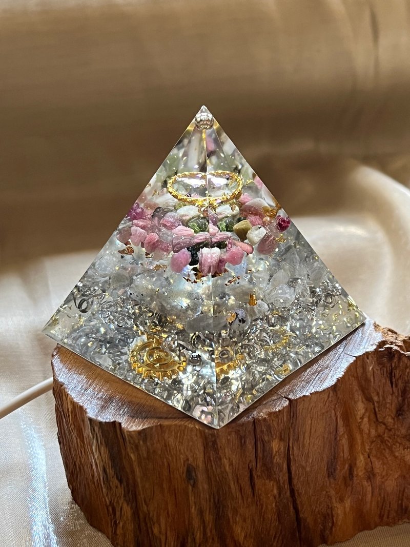 订制【奥刚能量塔-给有影响力的你】碧玺/拉长石-奥根金字塔 - 摆饰 - 树脂 透明