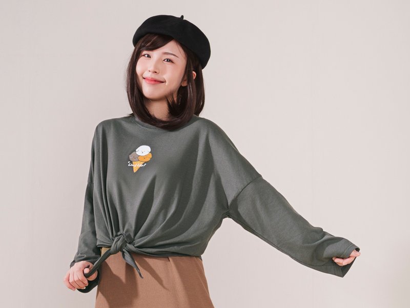 蝙蝠袖绑结长袖造型衣-阿棉狗与麻糬兔娃娃机(灰黑) - 女装上衣 - 棉.麻 黑色