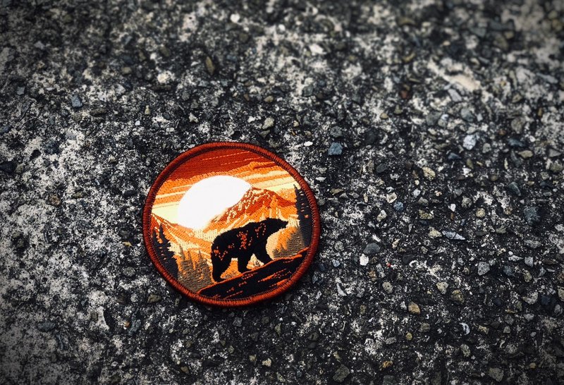 【去走走刺绣布贴】Sunset Valley Bear Stroll 夕阳山谷熊行 - 编织/刺绣/羊毛毡/裁缝 - 绣线
