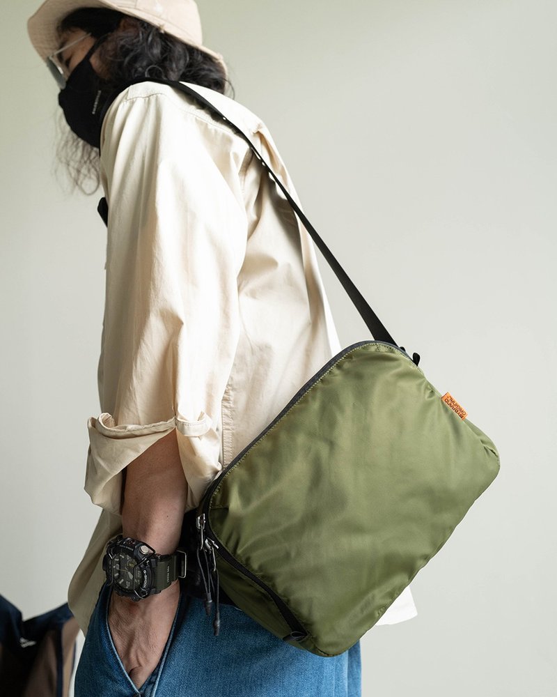 轻舟系列 超轻尼龙斜挎包 轻薄柔软侧背包 - 侧背包/斜挎包 - 尼龙 绿色