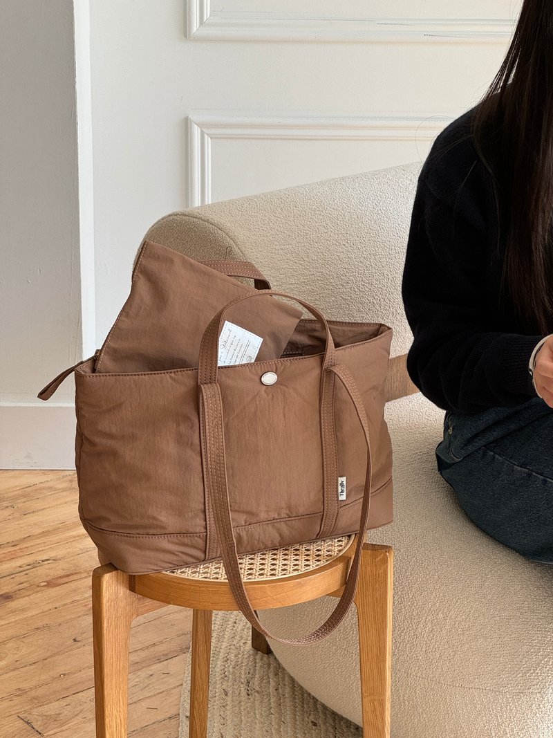 韩国 The Ally | 秋冬MOLLY BAG (附化妆小包) | 运动包 | 棕色 - 手提包/手提袋 - 聚酯纤维 咖啡色