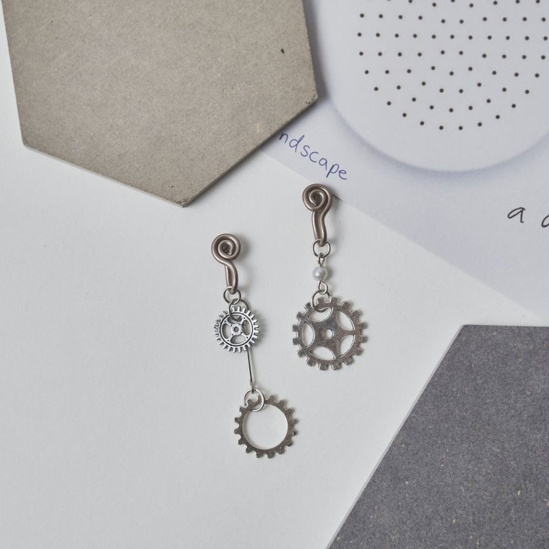 命运齿轮 不对称无痛耳夹 - 耳环/耳夹 - 其他金属 灰色