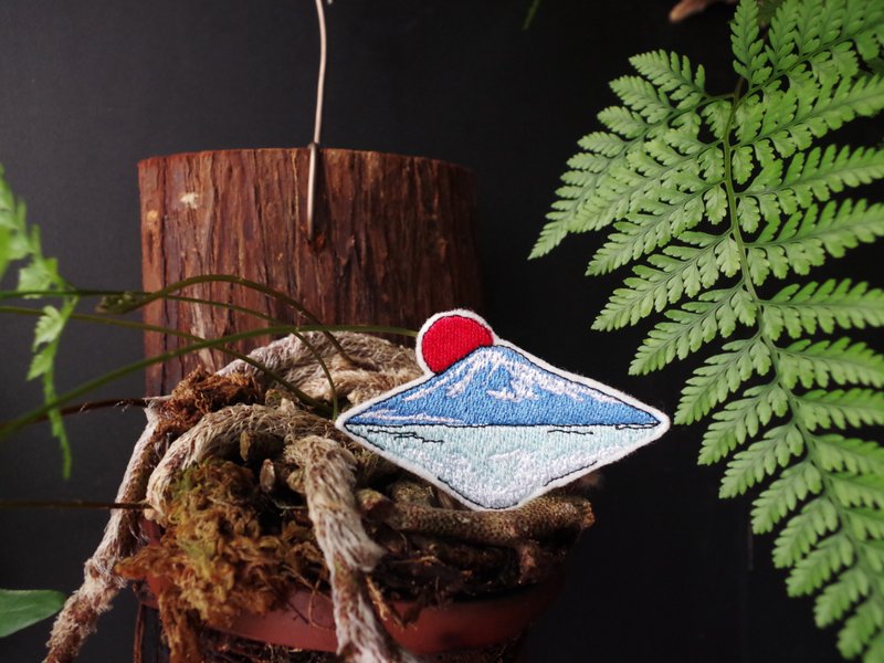 富士山 刺绣别针 /刺绣贴(1个) __ 刺绣、圣诞礼物、插画、包邮 - 徽章/别针 - 绣线 蓝色