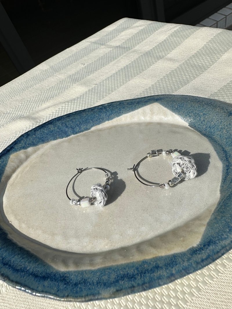 珠珠编织耳环 - 耳环/耳夹 - 其他材质 白色