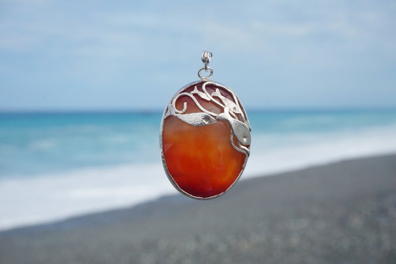 鱼来鱼往  坠饰/红纹玛瑙纯银手工坠饰 - 项链 - 纯银 红色