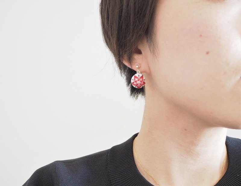 tachibanaya 日本手鞠耳环 comari 十二月手鞠球 Dento Kogei 手鞠球刺绣耳环 - 耳环/耳夹 - 绣线 红色