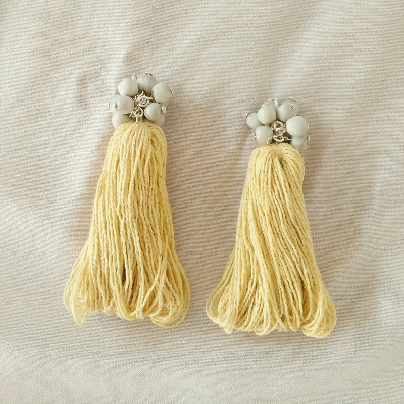 植物染色棉线流苏和 juzdama 耳环天然黄/耳针或耳夹/ 克伦部落公平贸易 - 耳环/耳夹 - 棉.麻 黄色