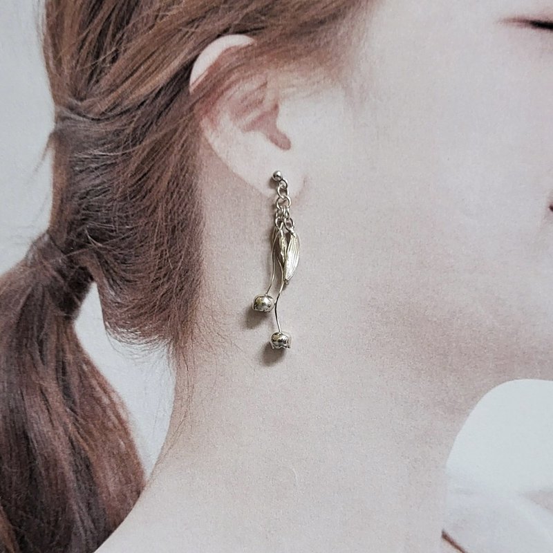 银铌细工|银黏土/铃兰花耳环/耳针式/可改硅胶耳夹/手作银饰 - 耳环/耳夹 - 纯银 银色