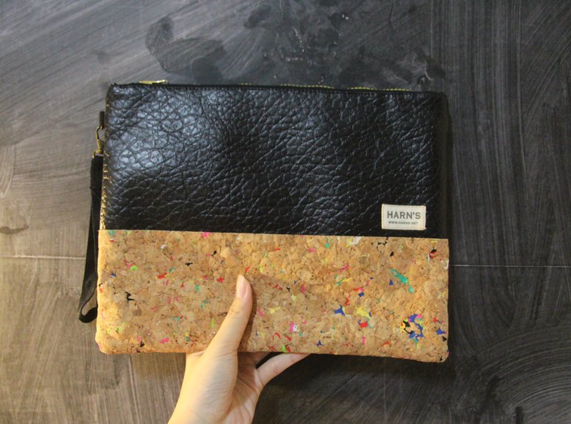 HARNS A4手拿包 - 手拿包 - 纸 黑色