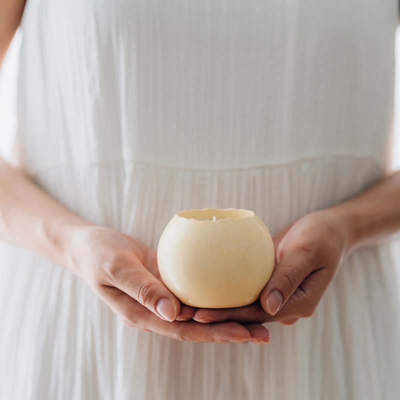 如是手作-NO.5 Firelight 柴火-暖鹅黄/精油香氛蜡烛 - 香薰/精油/线香 - 水泥 黄色