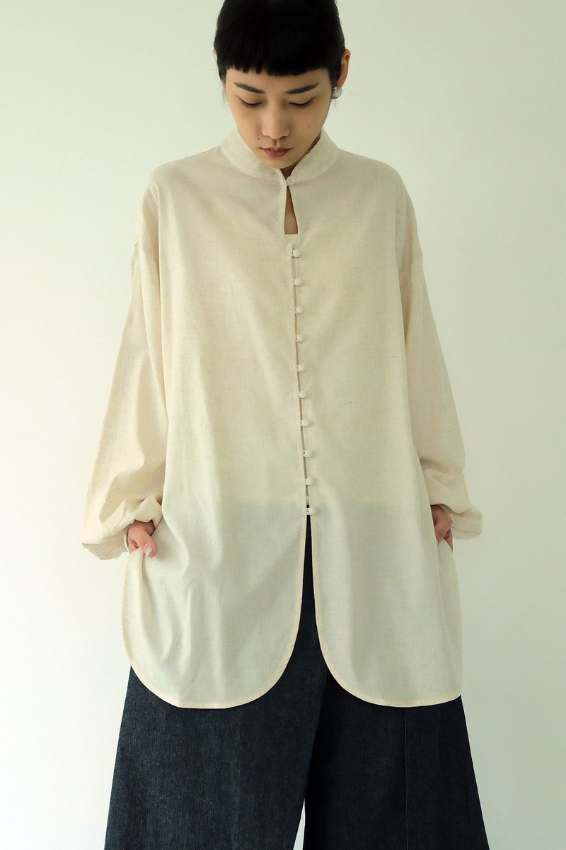 川 衣 WEAR BEING  立领玉石扣澎袖上衣  原色米白 - 女装上衣 - 棉.麻 白色