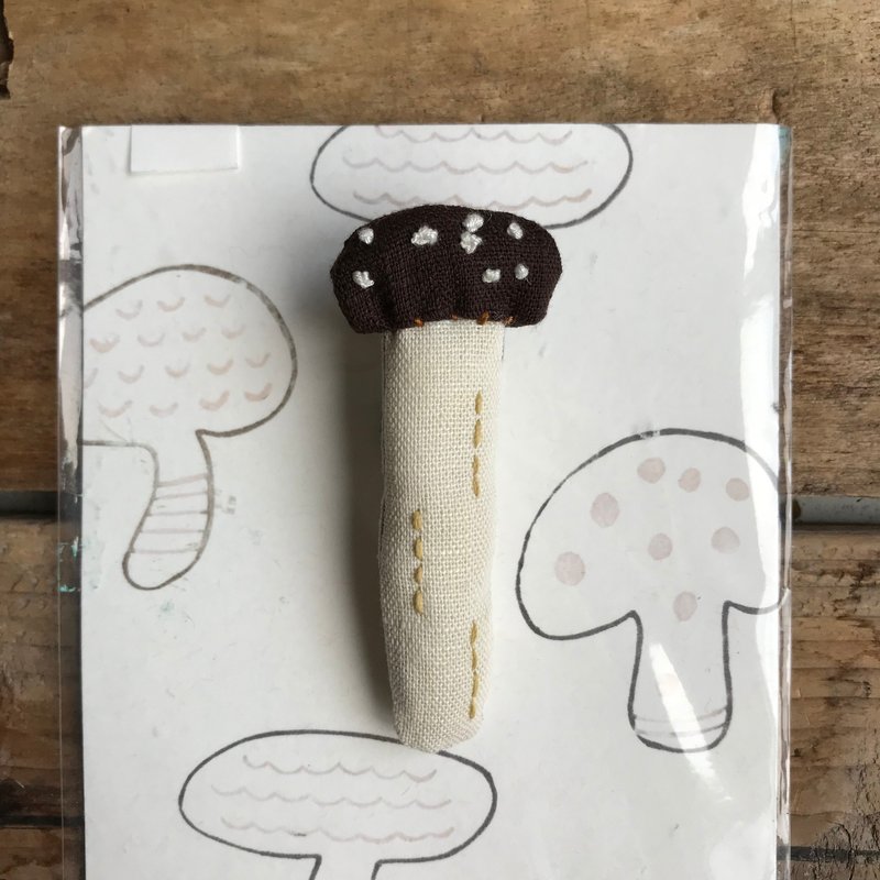 杏鲍菇/别针 - 胸针 - 棉.麻 咖啡色