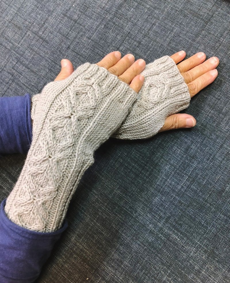 ChiChi手作-百搭灰-毛线手编织手套【不刺痒系列】 - 手套 - 羊毛 银色