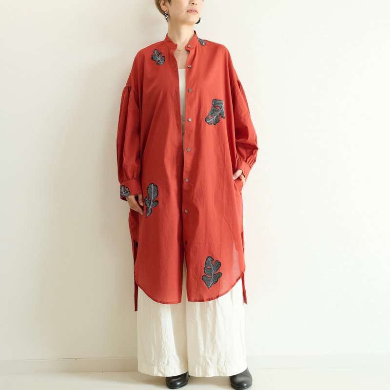 【手绘牡丹・橡树叶】柔软水洗棉质・长版衬衫 - 女装上衣 - 棉.麻 红色