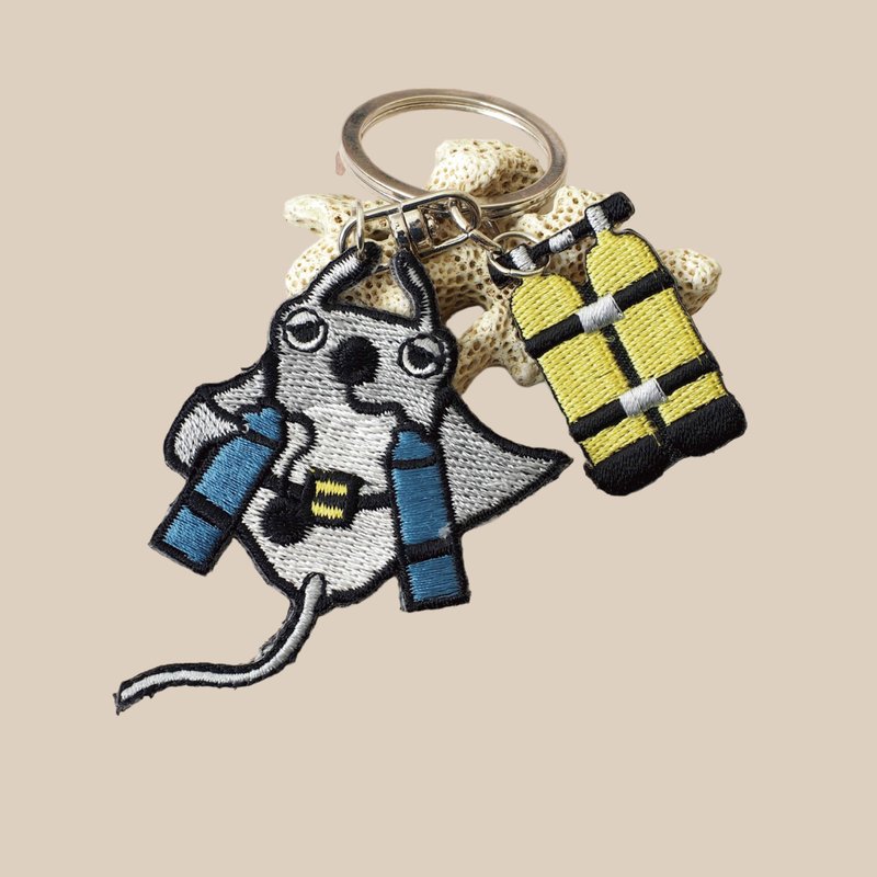 鬼蝠魟侧挂潜水员/双面刺绣钥匙圈 - 钥匙链/钥匙包 - 绣线 多色