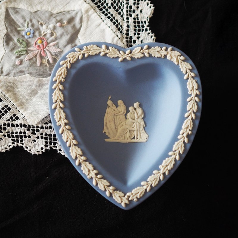 英国古董 Wedgwood 蓝色 浮雕碧玉瓷 心形碟 - 摆饰 - 陶 蓝色