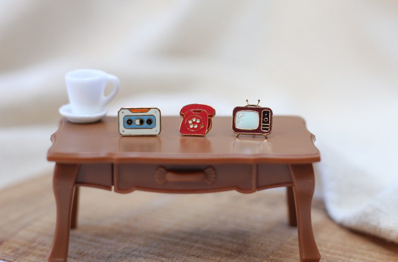 昭和电视 卡带 电话 Showa 夹式耳环 手工饰品 生日礼物 纸盒包装 - 耳环/耳夹 - 珐琅 多色