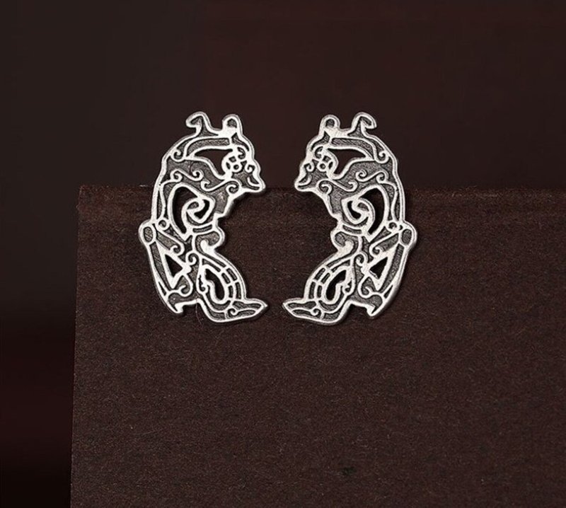Mysterious Totem Patterns Vintage Earrings Women Irregular Shaped Thai Silver - 耳环/耳夹 - 纯银 银色