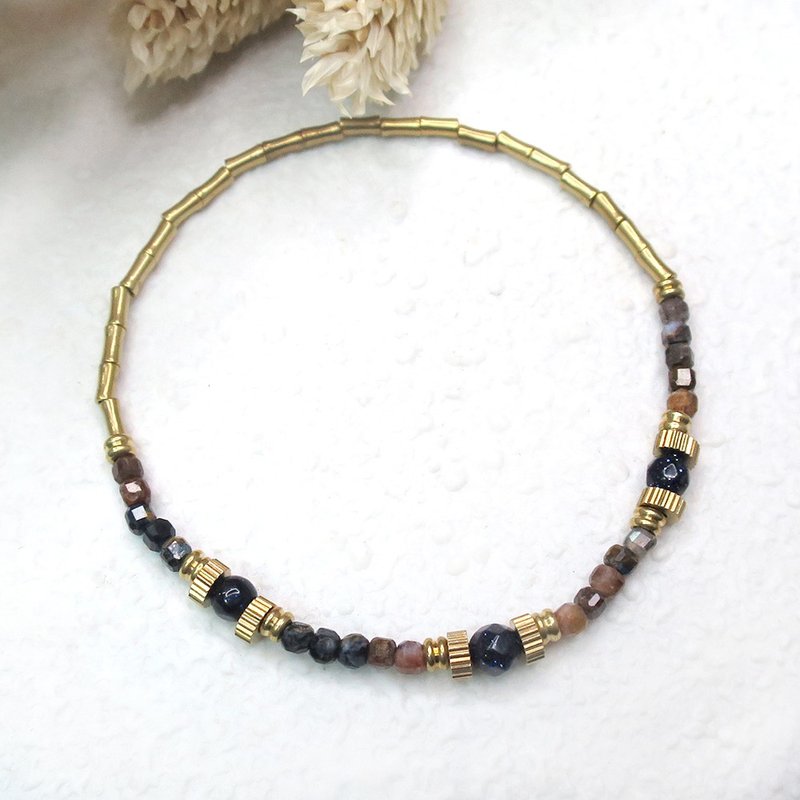 VIIART。王国。彼得石蓝砂石黄铜手环|天然石极细多层次弹力绳 - 手链/手环 - 铜/黄铜 蓝色