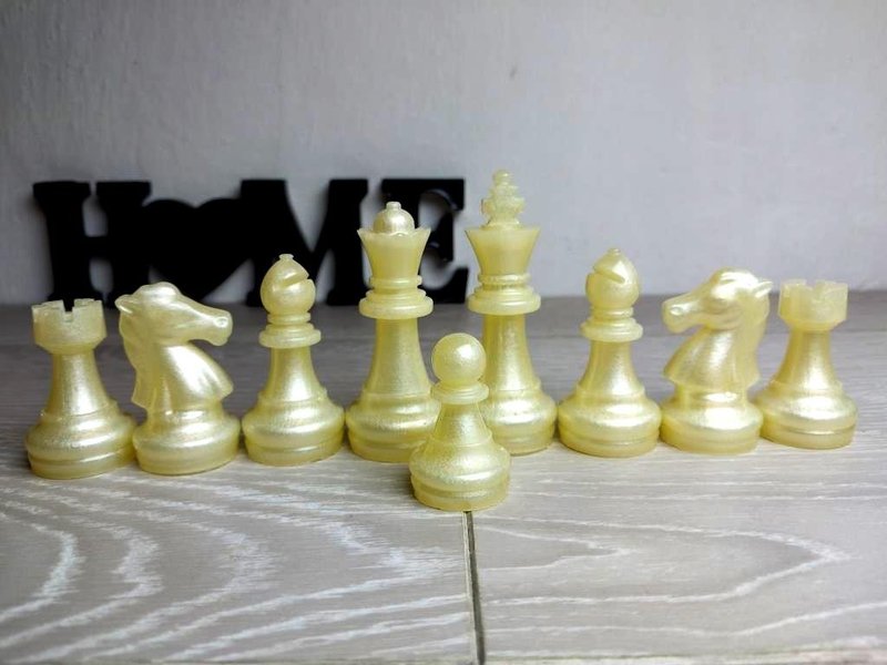 定制化树脂西洋棋套装附棋盘 |特大号尺寸 2.75 英寸(7 厘米)|环氧树脂 - 桌游/玩具 - 树脂 金色