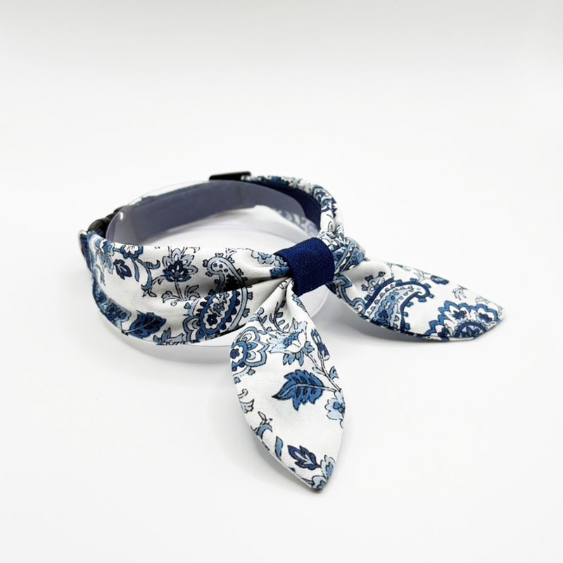 EllaWangDesign Flight Attendants Scarf 宠物 青花瓷 颈圈 - 项圈/牵绳 - 棉.麻 蓝色