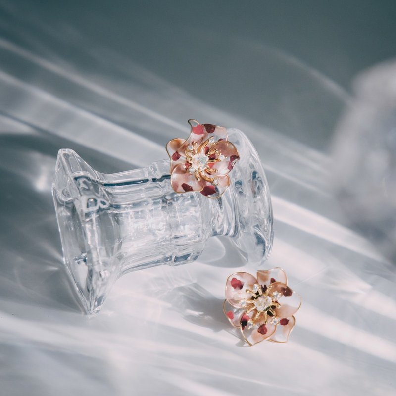 【珊瑚海-炫彩粉】贴耳式耳环 | 水晶花饰品 | 新娘饰品 - 耳环/耳夹 - 树脂 多色